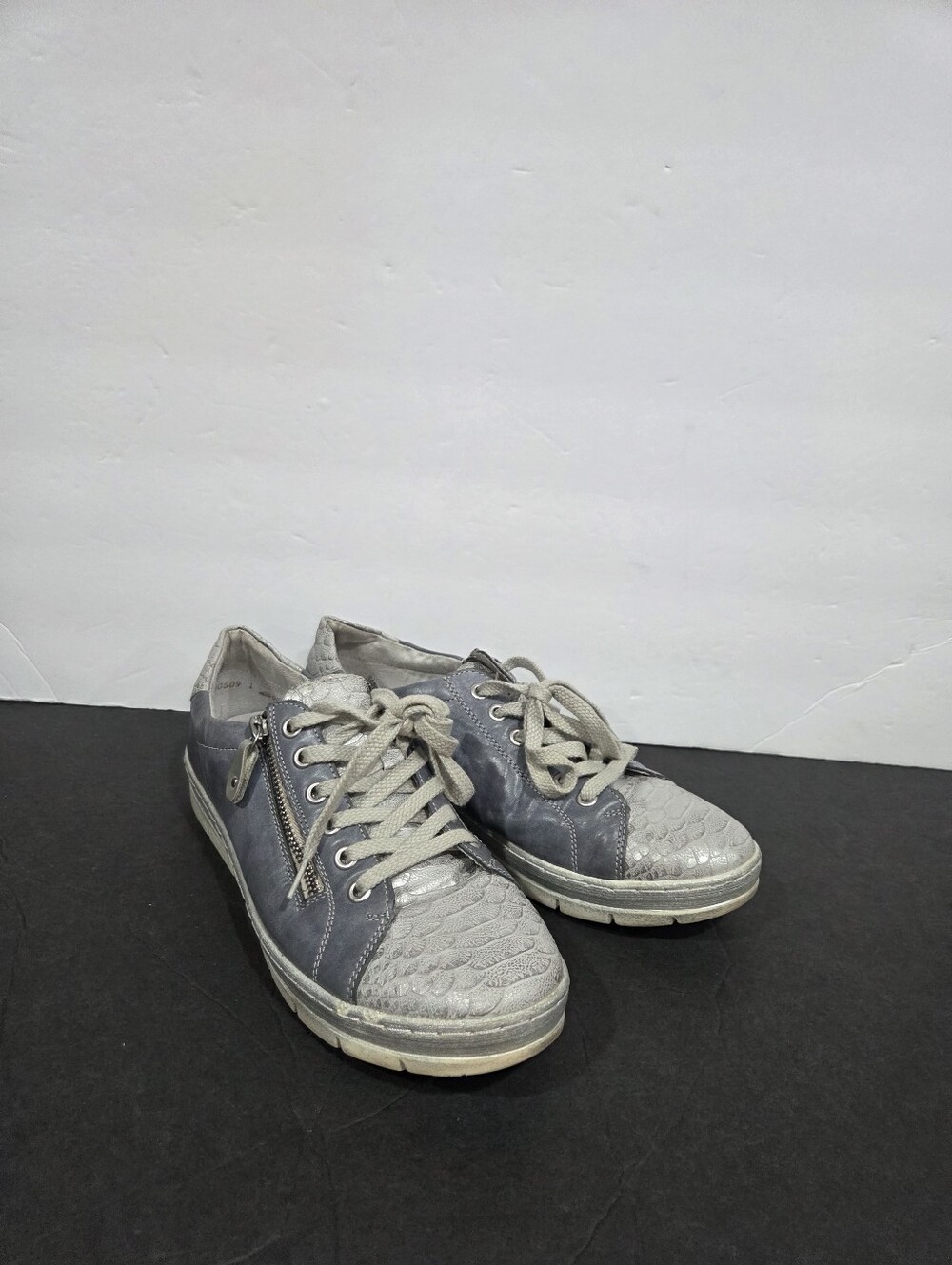 Remonte Soft Casual Women's Low-Top Sneakers in Gray Blue Metallic Sz.39